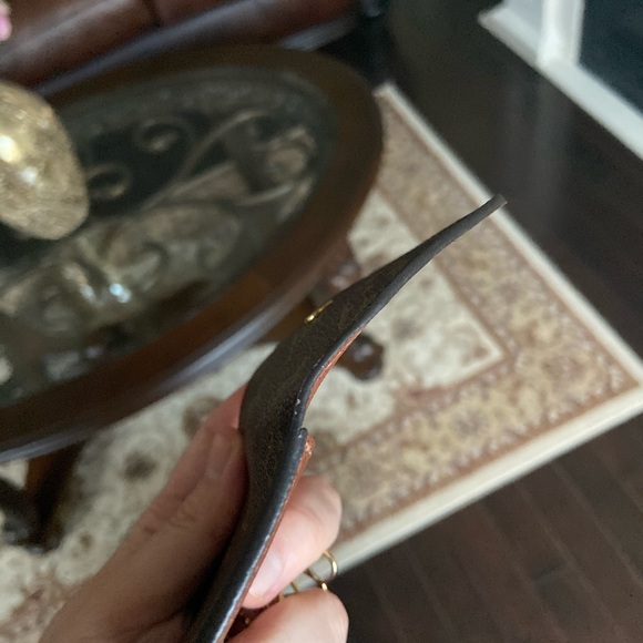 Louis Vuitton 6 Key Holder in Monogram - Picture 9 of 12